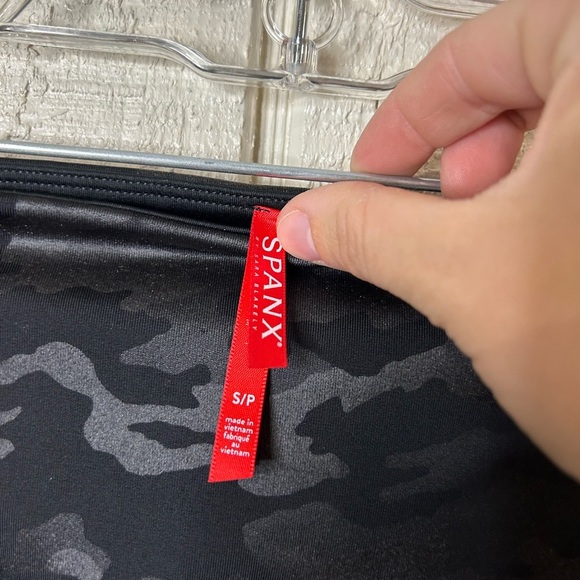 Spanx Faux Leather Camo Leggings, size small. - Picture 3 of 5